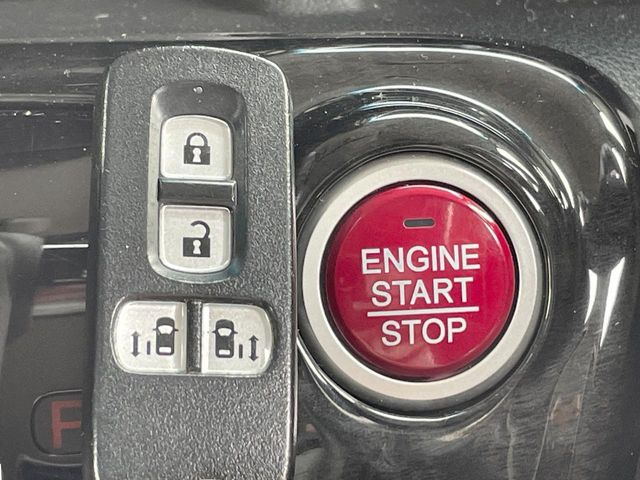 �yHonda�X�}�[�g�L�[�z�J�o����|�P�b�g�ɓ��ꂽ�܂܂ł��h�A�̎{���E�������\�ȃX�}�[�g�L�[�𑕔��B�G���W���̃I���E�I�t�����J�M�����o���K�v����������Ƃ��Ă��֗��ł���