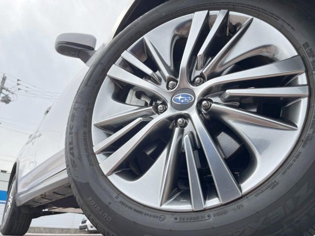 �y����18�C���`�A���~�z�C�[���z�O�ςɃ}�b�`���������A���~�z�C�[���𑕒����Ă���܂��B�e��ЊO�A���~�z�C�[����A�X�^�b�h���X�^�C�����戵�����Ă���܂��B���񂲑��k����������