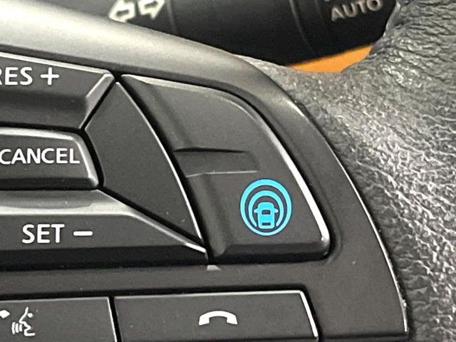 【プロパイロット】高速道路での長距離走行が楽に!!渋滞時と巡回走行のシーンで、アクセル・ブレーキ・ステアリングを自動で制御し、長距離運転の負担を軽減してくれます♪