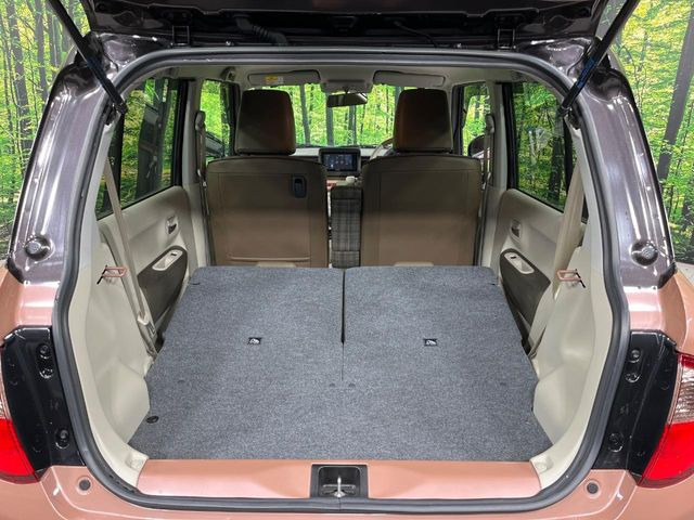 ���i�̂���������ʋ΁A���}���ɏ\���ȉ׎��X�y�[�X���m�ۂ��Ă���܂��B�Z�J���h�V�[�g��|���ƁA�傫�ȉו��̐ύڂ��\�ł���