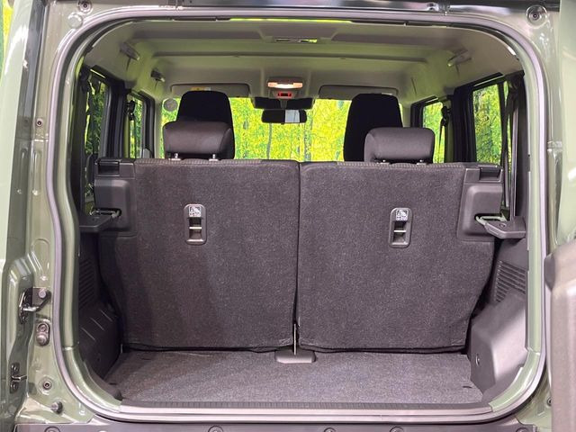 普段のお買い物や通勤、送迎等に十分な荷室スペースを確保しております。セカンドシートを倒すと、大きな荷物の積載も可能です♪