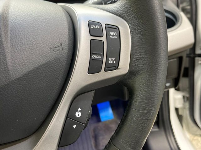 �y�N���[�Y�R���g���[���z�������H�����N���N���s�B�A�N�Z���𗣂��Ă���葬�x�ő��s���ł��A�������^�]���̕��S���y��!�����E�������ȒP�ȃX�C�b�`����Œ����ł��܂��B