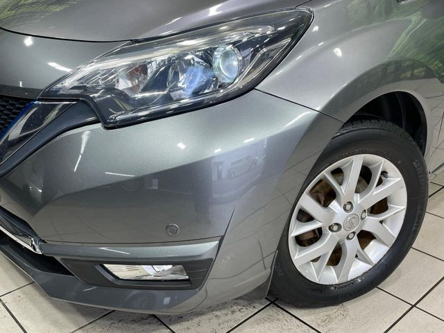 �yLED�w�b�h���C�g�z���V����ԑ��s�����ǍD�Ȏ��E���m�ۂ����S���ĉ^�]�ł��鍂�P�xLED�w�b�h���C�g�𑕔�!�_�����x�������A����d�͂��}�����Ă��܂��B