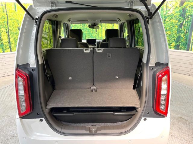 ���i�̂���������ʋ΁A���}���ɏ\���ȉ׎��X�y�[�X���m�ۂ��Ă���܂��B�Z�J���h�V�[�g��|���ƁA�傫�ȉו��̐ύڂ��\�ł���