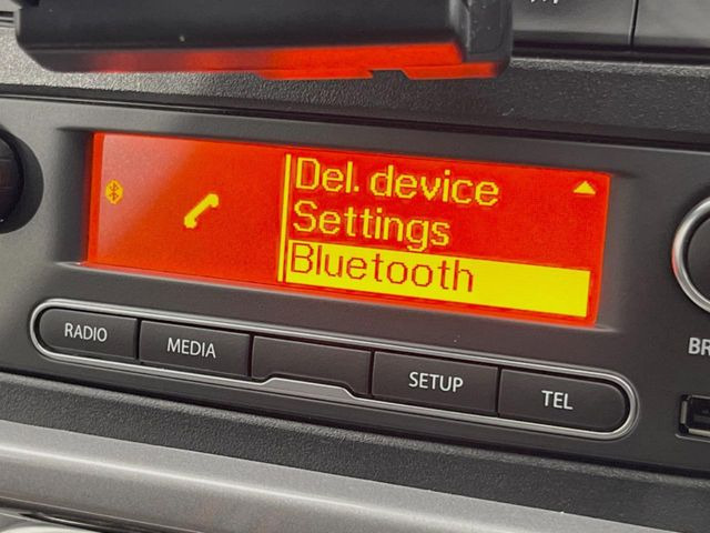 ��Bluetooth:���莝���̃X�}�[�g�t�H���ȂǂƐڑ����A�n���Y�t���[�ʘb��Տꊴ����~���[�W�b�N�Đ������y���݂��������܂��B�����ڑ��ł��̂Ŕς킵��������܂����