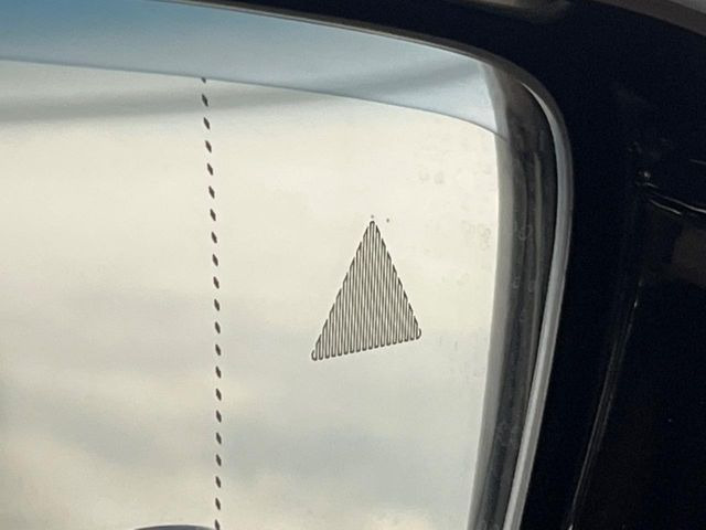 ���u���C���h�A�V�X�g�Z���T�[:���p����̎Ԃ����m���A�h���C�o�[���Ԑ��ύX���s���ۂɁA�x�����Ƌ��ɒ��ӂ𑣂��Ă������S�x���@�\�ł�!