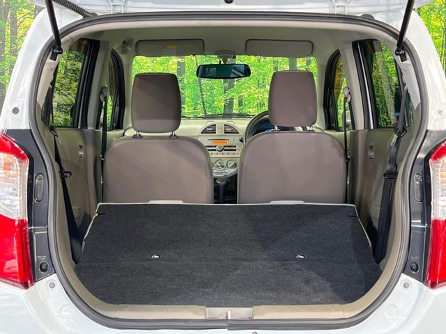 ���i�̂���������ʋ΁A���}���ɏ\���ȉ׎��X�y�[�X���m�ۂ��Ă���܂��B�Z�J���h�V�[�g��|���ƁA�傫�ȉו��̐ύڂ��\�ł���