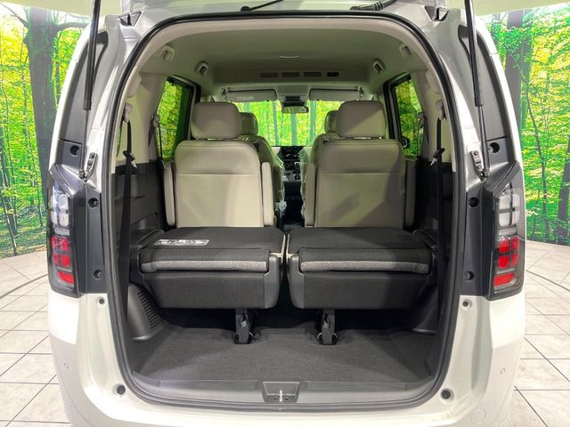 ���i�̂���������ʋ΁A���}���ɏ\���ȉ׎��X�y�[�X���m�ۂ��Ă���܂��B�Z�J���h�V�[�g��|���ƁA�傫�ȉו��̐ύڂ��\�ł���