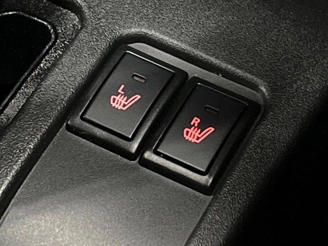 【シートヒーター】寒い日に重宝するシートヒーター!エアコンより早く温まってくれるので寒がりの人も安心ですね♪エアコンの温風は乾燥するから苦手、という方にもをおすすめです。