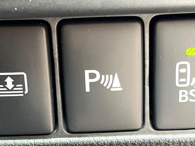 【クリアランスソナー】バンパーに付いたセンサーが障害物を検知!一定の距離に近づくとアラートで教えてくれます♪狭い駐車スペースや車庫入れ時も安心ですね☆