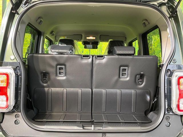 ���i�̂���������ʋ΁A���}���ɏ\���ȉ׎��X�y�[�X���m�ۂ��Ă���܂��B�Z�J���h�V�[�g��|���ƁA�傫�ȉו��̐ύڂ��\�ł���