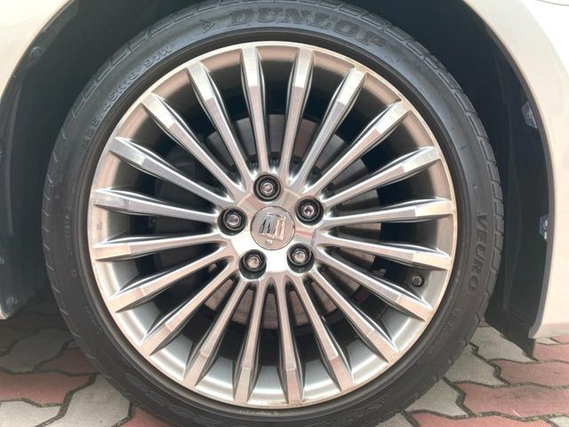 �y�����I�v�V����18�C���`�A���~�z�C�[���z�����I�v�V�����z�C�[���𑕒��B���s���\�̌���ɉ����A�O�ς����X�^�C���b�V���ɂȂ��Ă��܂��B