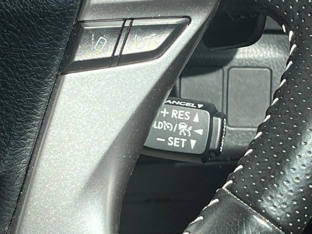 �y�N���[�Y�R���g���[���z�������H�����N���N���s�B�A�N�Z���𗣂��Ă���葬�x�ő��s���ł��A�������^�]���̕��S���y��!�����E�������ȒP�ȃX�C�b�`����Œ����ł��܂��B