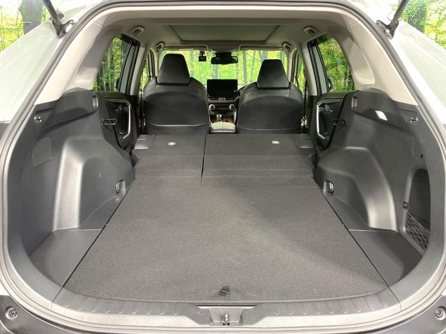 ���i�̂���������ʋ΁A���}���ɏ\���ȉ׎��X�y�[�X���m�ۂ��Ă���܂��B�Z�J���h�V�[�g��|���ƁA�傫�ȉו��̐ύڂ��\�ł���