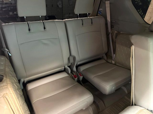 3列目シートはもちろん状態良好☆大人でもゆったりと座って頂けますので、大人数でのお出かけもラクラクです♪ご家族で、気の知れた仲間で、ドライブに行くのが楽しみですね♪