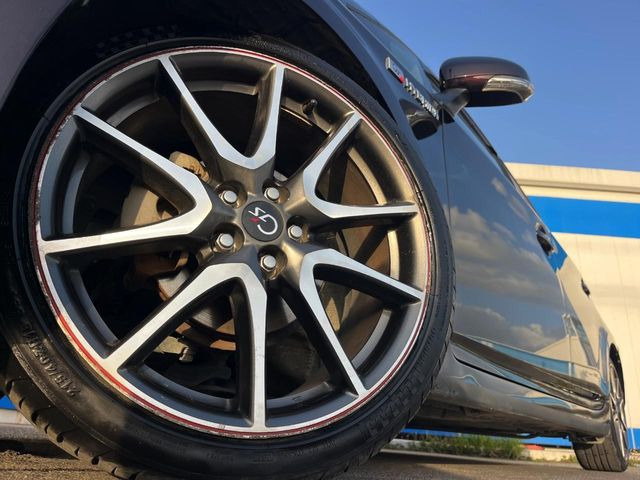 �y18�C���`�A���~�z�C�[���z�O�ςɃ}�b�`�����A���~�z�C�[���𑕒����Ă���܂��B�e��A���~�z�C�[����A�X�^�b�h���X�^�C�����戵�����Ă���܂��B���񂲑��k����������