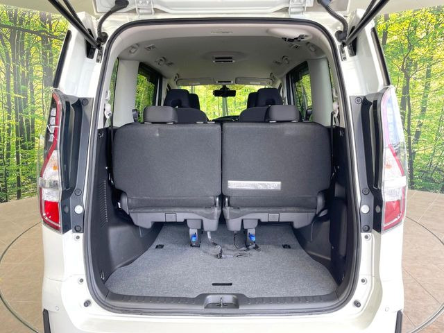 普段のお買い物や通勤、送迎等に十分な荷室スペースを確保しております。セカンドシートを倒すと、大きな荷物の積載も可能です♪