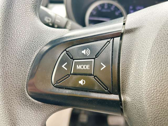 �y�X�e�A�����O�X�C�b�`�z�n���h���̃{�^���ŊȒP�Ƀi�r�̉��ʂ�`�����l������\�ł���