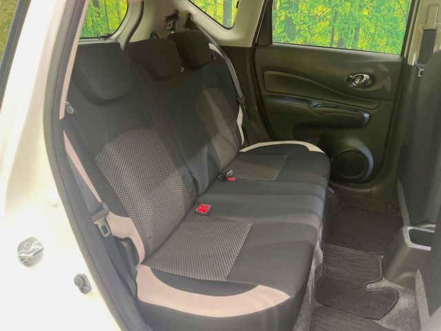 �R���p�N�g�J�[�ł����A�Z�J���h�V�[�g�͏\���ȍL����������K�ɂ���肢�������܂���V�[�g��|���đ傫�ȉו���ς񂾂�ƁA�p�r�̕����L��1��ł��B