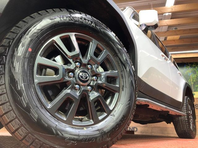 �y����18�C���`�A���~�z�C�[���z�O�ςɃ}�b�`���������A���~�z�C�[���𑕒����Ă���܂��B�e��ЊO�A���~�z�C�[����A�X�^�b�h���X�^�C�����戵�����Ă���܂��B���񂲑��k����������