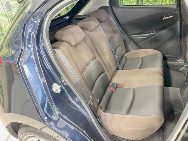 �R���p�N�g�J�[�ł����A�Z�J���h�V�[�g�͏\���ȍL����������K�ɂ���肢�������܂���V�[�g��|���đ傫�ȉו���ς񂾂�ƁA�p�r�̕����L��1��ł��B