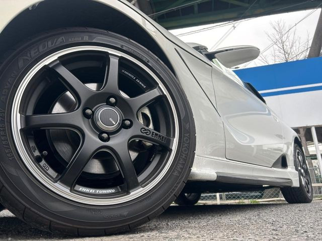 �y15�C���`�A���~�z�C�[���z�O�ςɃ}�b�`�����A���~�z�C�[���𑕒����Ă���܂��B�e��A���~�z�C�[����A�X�^�b�h���X�^�C�����戵�����Ă���܂��B���񂲑��k����������