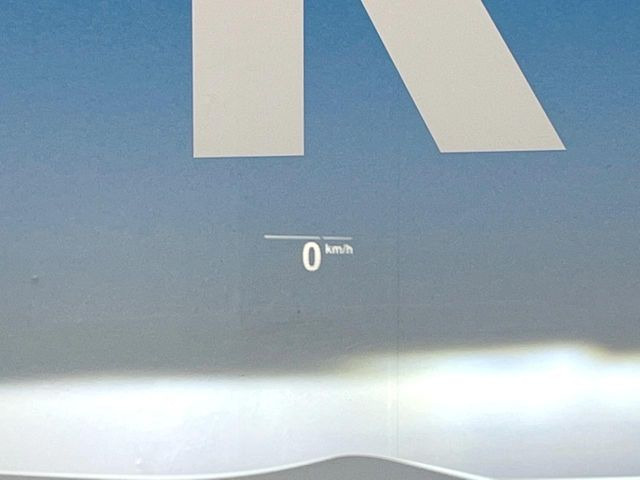 ���w�b�h�A�b�v�f�B�X�v���C:���݂̑��x�⑖�s�����f�W�^���\���ŉ^�]�ȑO���̃K���X�ɓ��e!�^�]���A���������炳���K�v�ȏ����m�F�ł���̂łƂ��Ă��֗��ň��S!