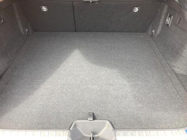 ���i�̂���������ʋ΁A���}���ɏ\���ȉ׎��X�y�[�X���m�ۂ��Ă���܂��B