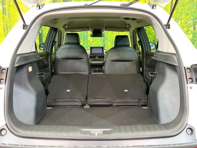 ���i�̂���������ʋ΁A���}���ɏ\���ȉ׎��X�y�[�X���m�ۂ��Ă���܂��B�Z�J���h�V�[�g��|���ƁA�傫�ȉו��̐ύڂ��\�ł���