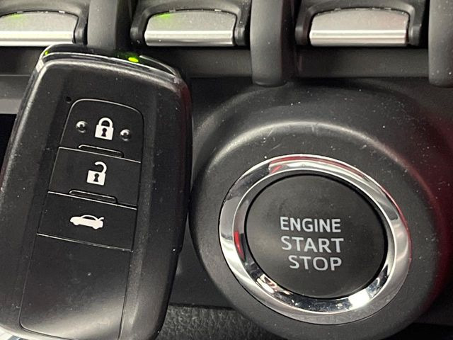 �y�X�}�[�g�L�[�z�J�o����|�P�b�g�ɓ��ꂽ�܂܂ł��h�A�̎{���E�������\�ȃX�}�[�g�L�[�𑕔��B�G���W���̃I���E�I�t�����J�M�����o���K�v����������Ƃ��Ă��֗��ł���