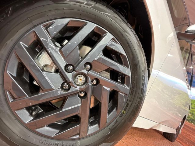 �y����16�C���`�A���~�z�C�[���z�O�ςɃ}�b�`���������A���~�z�C�[���𑕒����Ă���܂��B�e��ЊO�A���~�z�C�[����A�X�^�b�h���X�^�C�����戵�����Ă���܂��B���񂲑��k����������