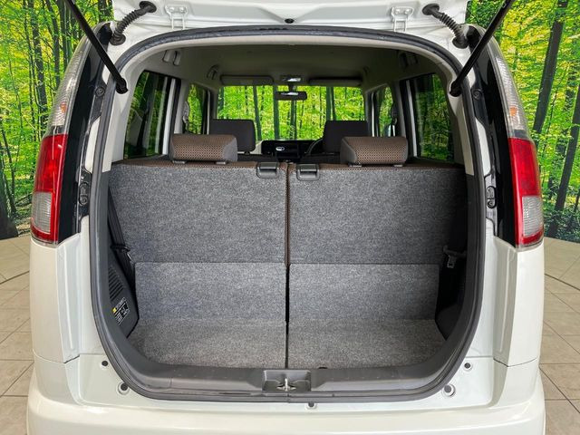 ���i�̂���������ʋ΁A���}���ɏ\���ȉ׎��X�y�[�X���m�ۂ��Ă���܂��B�Z�J���h�V�[�g��|���ƁA�傫�ȉו��̐ύڂ��\�ł���