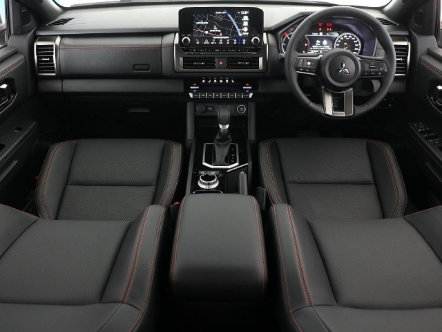 トライトン2.4 GSR ディーゼル 4WD