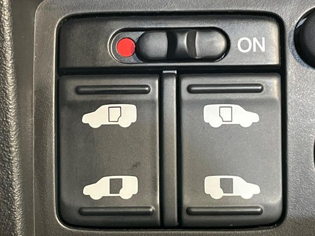 �y�����p���[�X���C�h�h�A�z�X�}�[�g�L�[��^�]�Ȃ̃X�C�b�`�Ō�ȗ����X���C�h�h�A�̊J���\���d��������͂����ăh�A���J����K�v�������A�����Ȃ��q�l�ł��ȒP�ɊJ���߂ł����K�ł���