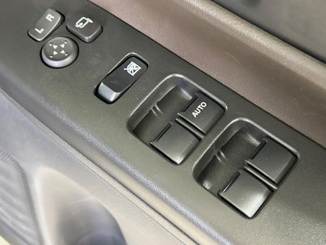 �y�d���i�[�~���[�z�T�C�h�~���[�͓d���i�[���ƂȂ��Ă���A�������ԏ�ł��L�Y�������X�N��}�����܂��B