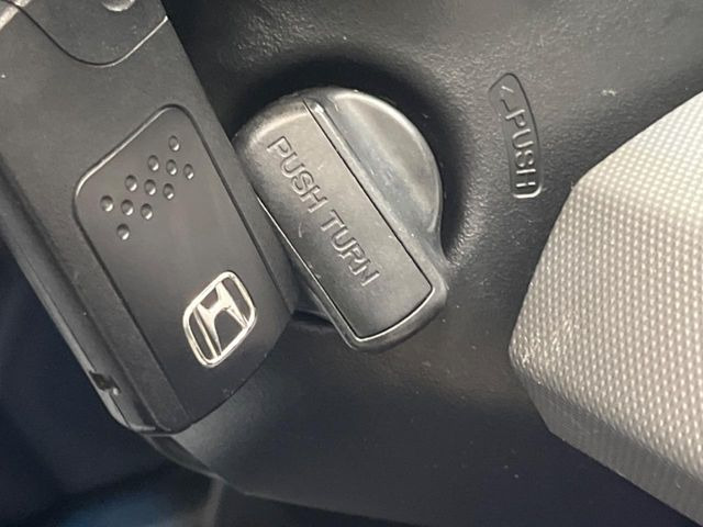 �yHonda�X�}�[�g�L�[�z�J�o����|�P�b�g�ɓ��ꂽ�܂܂ł��h�A�̎{���E�������\�ȃX�}�[�g�L�[�𑕔��B�G���W���̃I���E�I�t�����J�M�����o���K�v����������Ƃ��Ă��֗��ł���