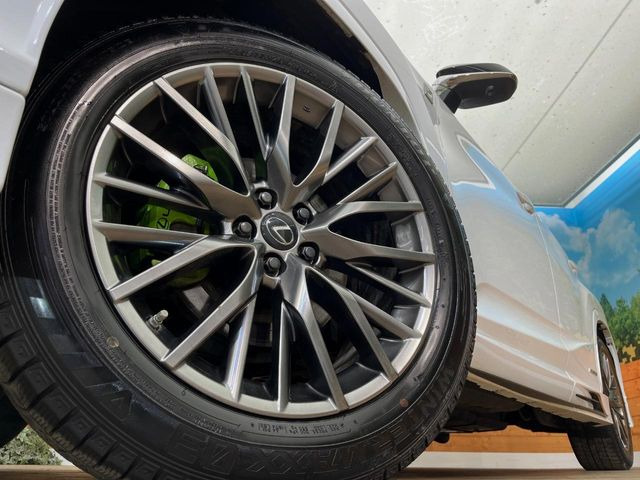 �y�����A���~�z�C�[���z�O�ςɃ}�b�`���������A���~�z�C�[���𑕒����Ă���܂��B�e��ЊO�A���~�z�C�[����A�X�^�b�h���X�^�C�����戵�����Ă���܂��B���񂲑��k����������