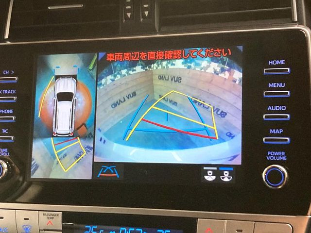 【パノラミックビューモニター】専用のカメラにより、上から見下ろしたような視点で360度クルマの周囲を確認することができます☆死角部分も確認しやすく、狭い場所での切り返しや駐車もスムーズに行えます。