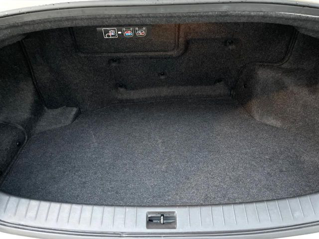 普段のお買い物や通勤、送迎等に十分な荷室スペースを確保しております。