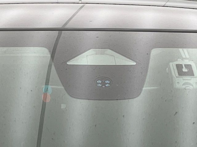 �y�z���_�Z���V���O�z���s���ɑO���̎ԗ�����F�����A�Փ˂������Ȏ��͌x��ƃu���[�L�ŏՓˉ���Ɣ�Q�y�����A�V�X�g�B�����S�Ƀh���C�u�����y���݂��������܂��B