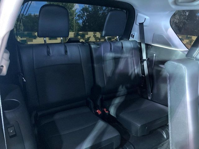 3列目シートはもちろん状態良好☆大人でもゆったりと座って頂けますので、大人数でのお出かけもラクラクです♪ご家族で、気の知れた仲間で、ドライブに行くのが楽しみですね♪