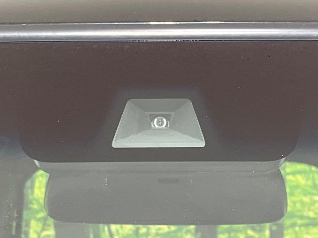 �y�z���_�Z���V���O�z���s���ɑO���̎ԗ�����F�����A�Փ˂������Ȏ��͌x��ƃu���[�L�ŏՓˉ���Ɣ�Q�y�����A�V�X�g�B�����S�Ƀh���C�u�����y���݂��������܂��B