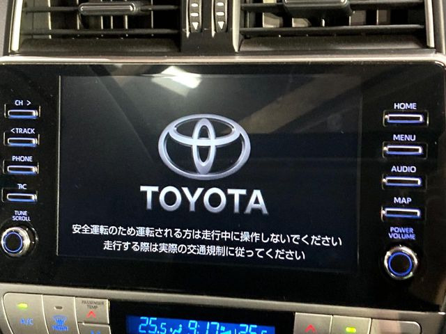 【メーカー純正ナビ】インテリアに溶け込むスタイリッシュな「専用設計」メーカーナビを装備♪視認性や操作性など基本性能にも優れ、より上質なカーライフをお楽しみいただけます。