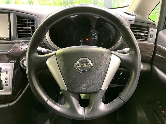 �y�����v�����X�e�A�����O�z�㎿�Ȋv���g�p���邱�ƂŁA��ɂ����������݂ƂĂ��^�]���₷���n���h���ł���