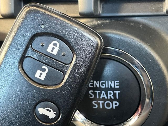 �y�X�}�[�g�L�[�z�J�o����|�P�b�g�ɓ��ꂽ�܂܂ł��h�A�̎{���E�������\�ȃX�}�[�g�L�[�𑕔��B�G���W���̃I���E�I�t�����J�M�����o���K�v����������Ƃ��Ă��֗��ł���