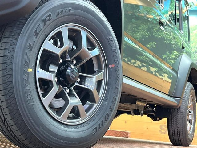 �y����15�C���`�A���~�z�C�[���z�O�ςɃ}�b�`���������A���~�z�C�[���𑕒����Ă���܂��B�e��ЊO�A���~�z�C�[����A�X�^�b�h���X�^�C�����戵�����Ă���܂��B���񂲑��k����������