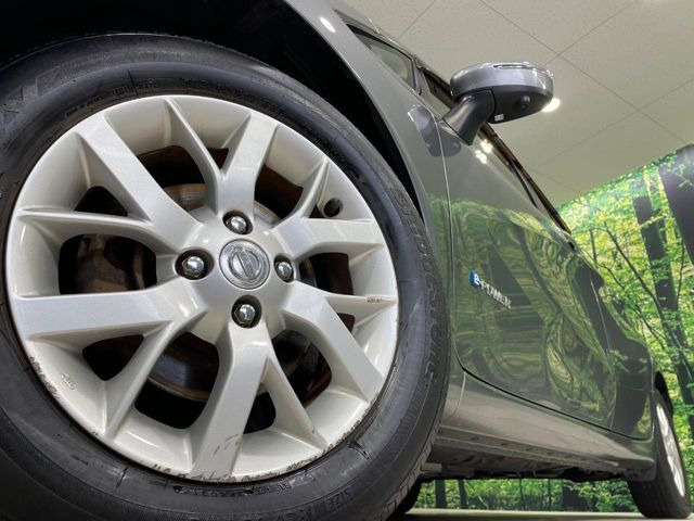 �y����15�C���`�A���~�z�C�[���z�O�ςɃ}�b�`���������A���~�z�C�[���𑕒����Ă���܂��B�e��ЊO�A���~�z�C�[����A�X�^�b�h���X�^�C�����戵�����Ă���܂��B���񂲑��k����������