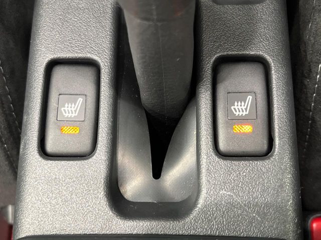 【シートヒーター】寒い日に重宝するシートヒーター!エアコンより早く温まってくれるので寒がりの人も安心ですね♪エアコンの温風は乾燥するから苦手、という方にもをおすすめです。