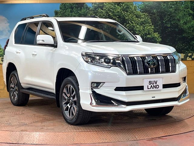 高透明度のガラス皮膜で撥水はもちろん、上質なツヤ・光沢を実現。紫外線や酸性雨から大切な愛車を保護し、色あせ・劣化を防止。「弾スプラッシュコート」、「弾プリミッサコート」からお選びいただけます。