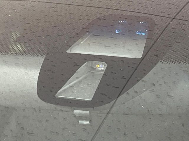 【シティブレーキアクティブシステム】低速走行中に前方の車両等を認識し、衝突しそうな時は警報とブレーキで衝突回避と被害軽減をアシスト。より安全にドライブをお楽しみいただけます。